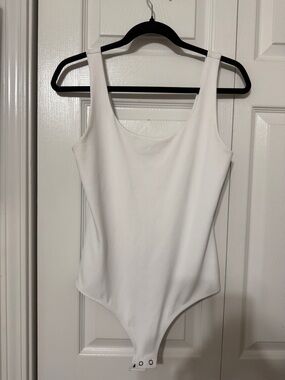 Express White Scoop Neck Bodysuit lightly worn